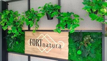 Fort Natura - obraz wertykalny z roslinami stabilizowanymi